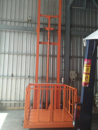 Stacker 1500x1300 mm. 1000 kg.